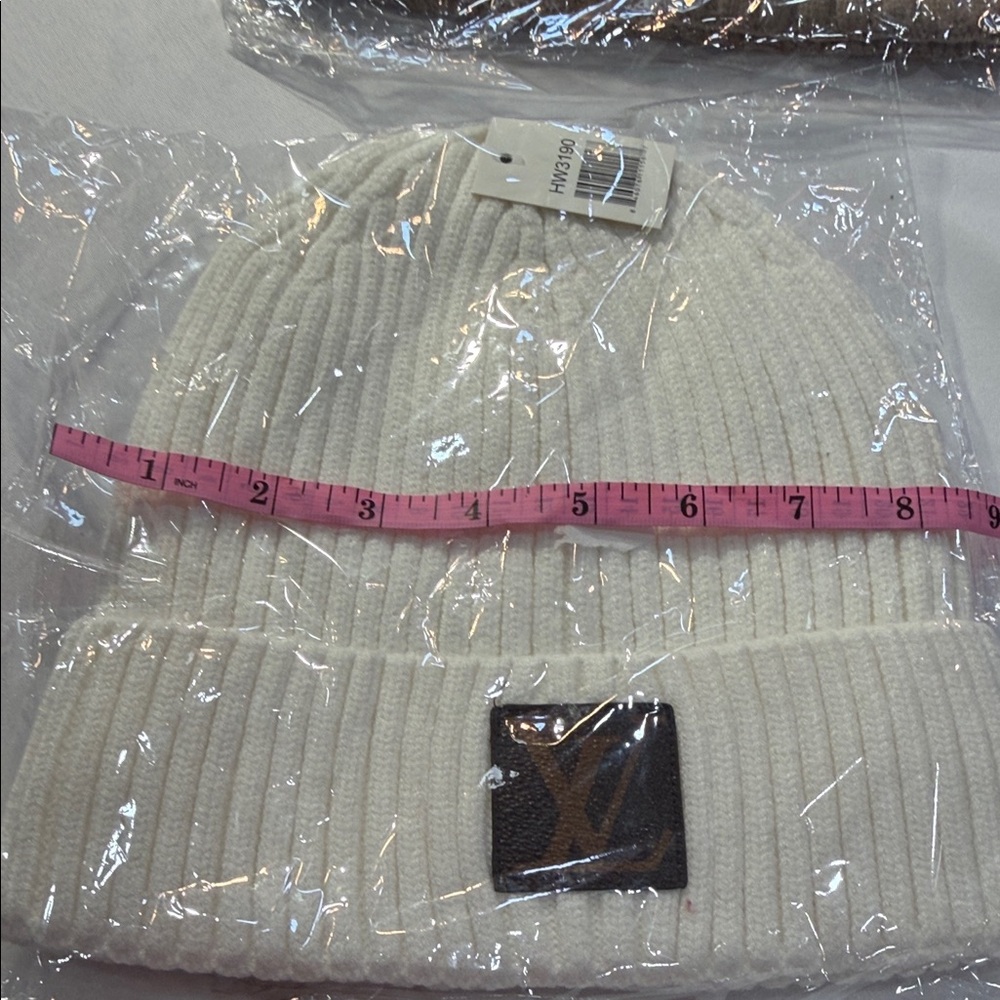White‎ Ribbed Knit Beanie - Picture 2 of 3